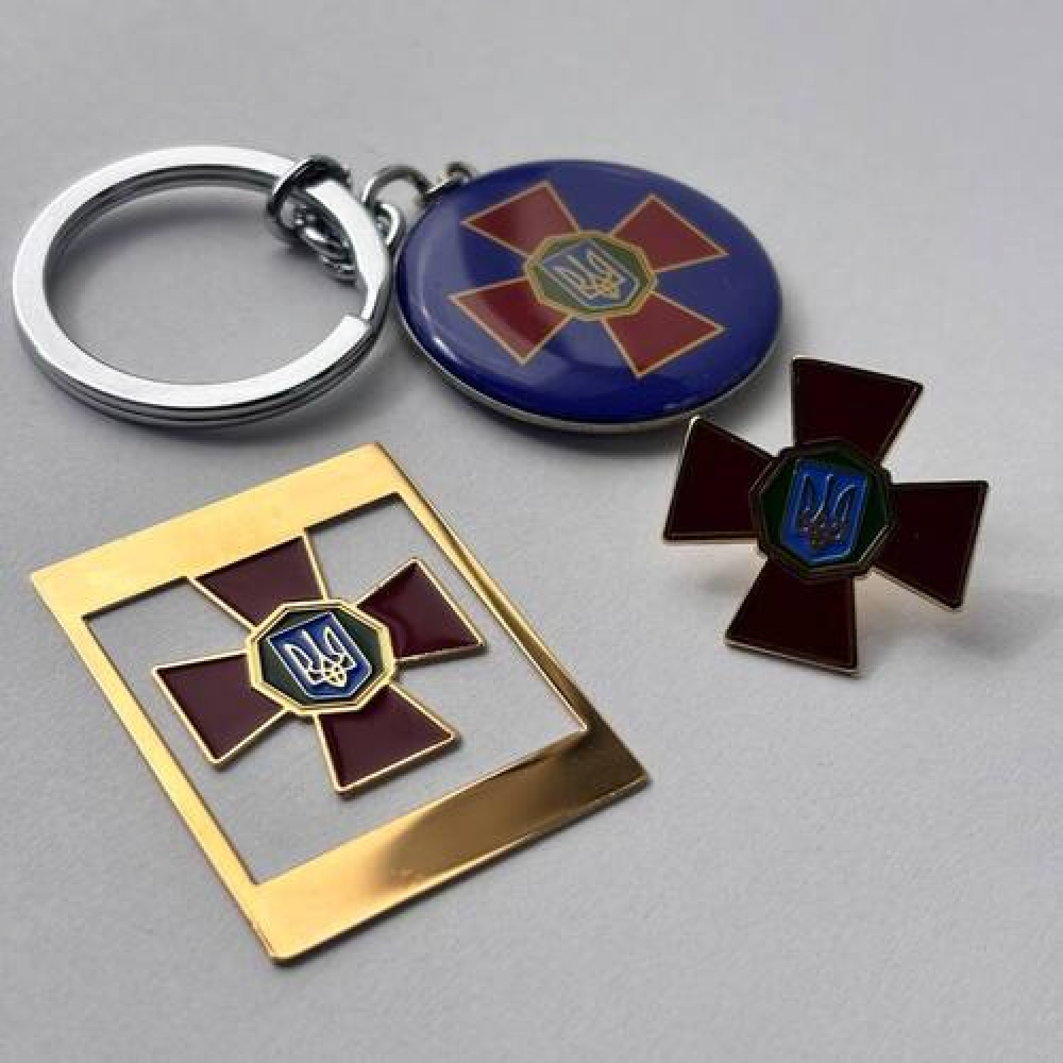 Набор значок + брелок + закладка НГУ