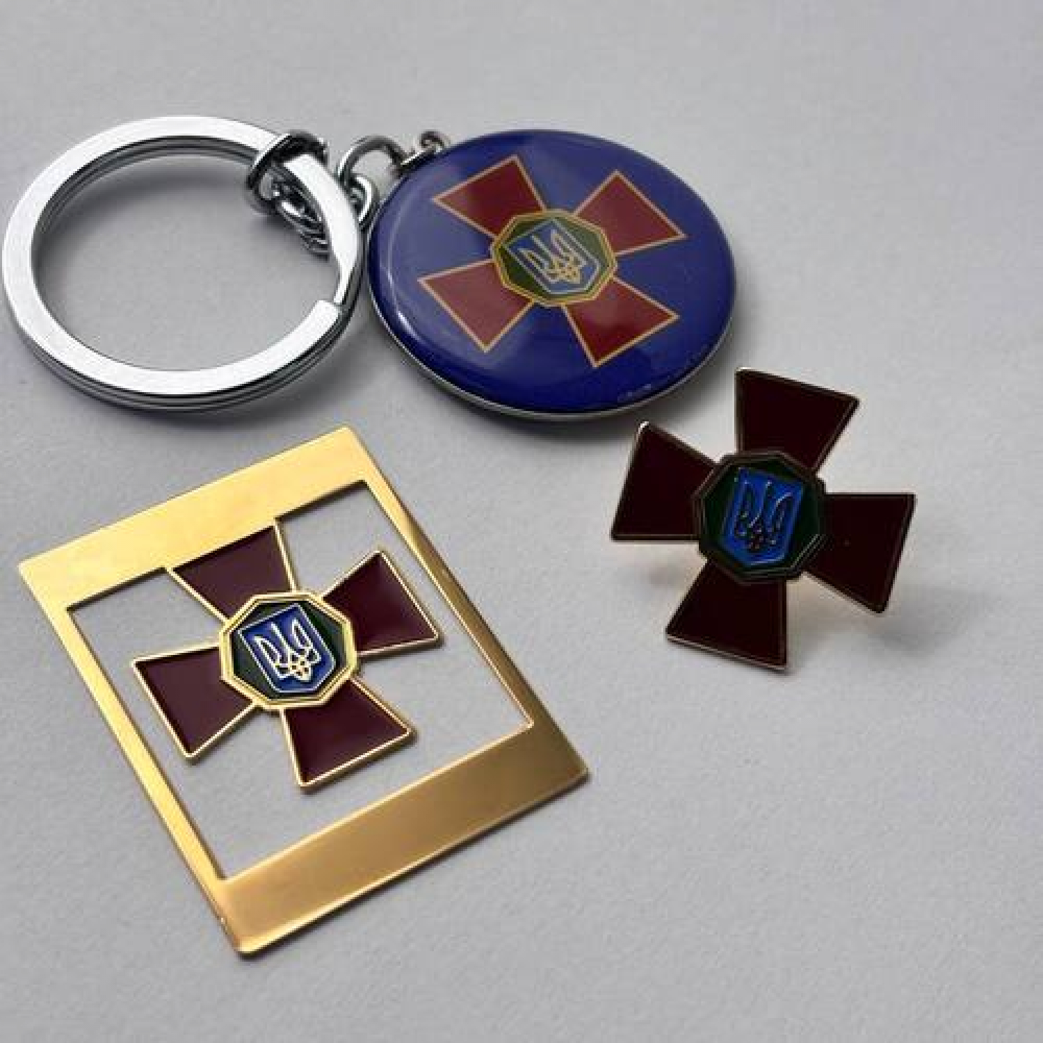 Набор значок + брелок + закладка НГУ