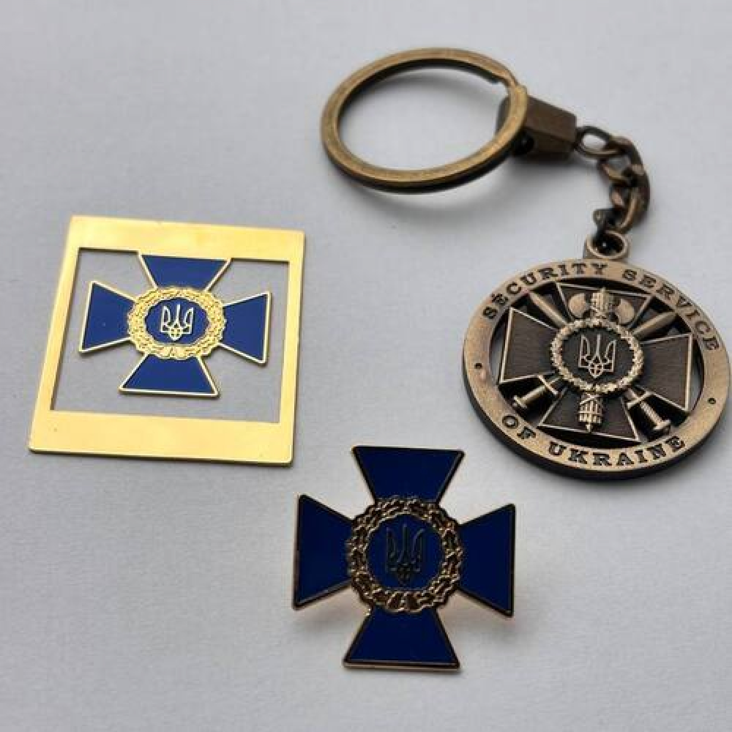 Набор значок + брелок + закладка СБУ
