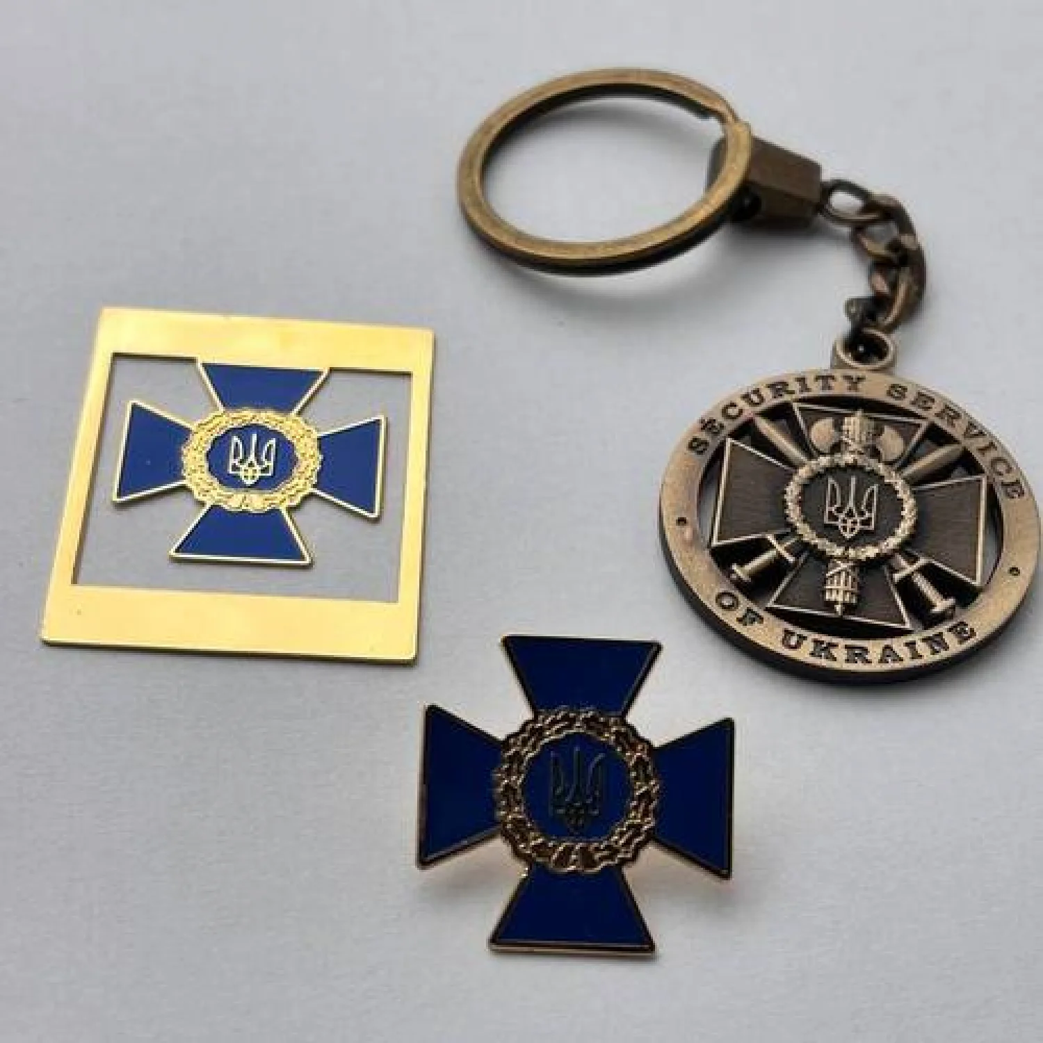 Набір значок + брелок + закладка СБУ