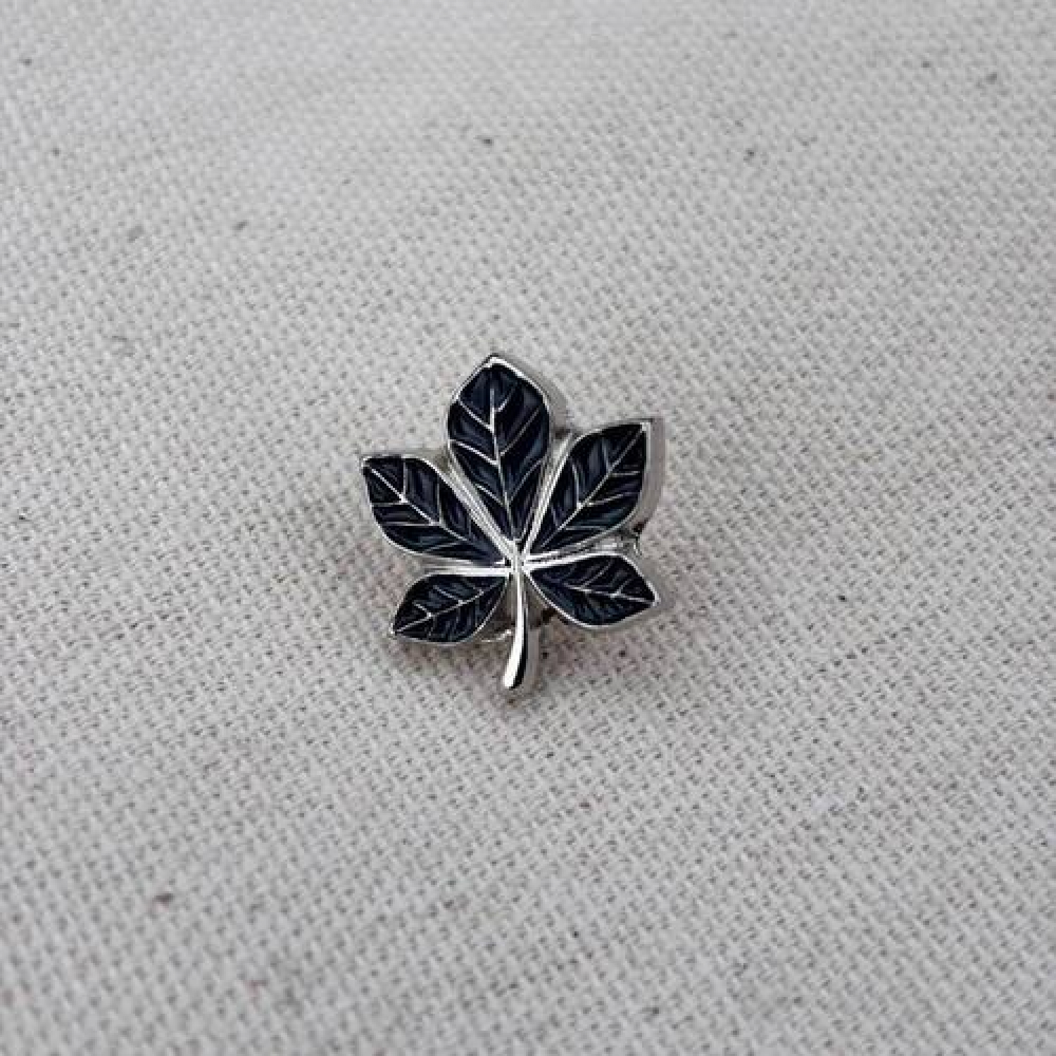 Значок Каштан чорний срібло