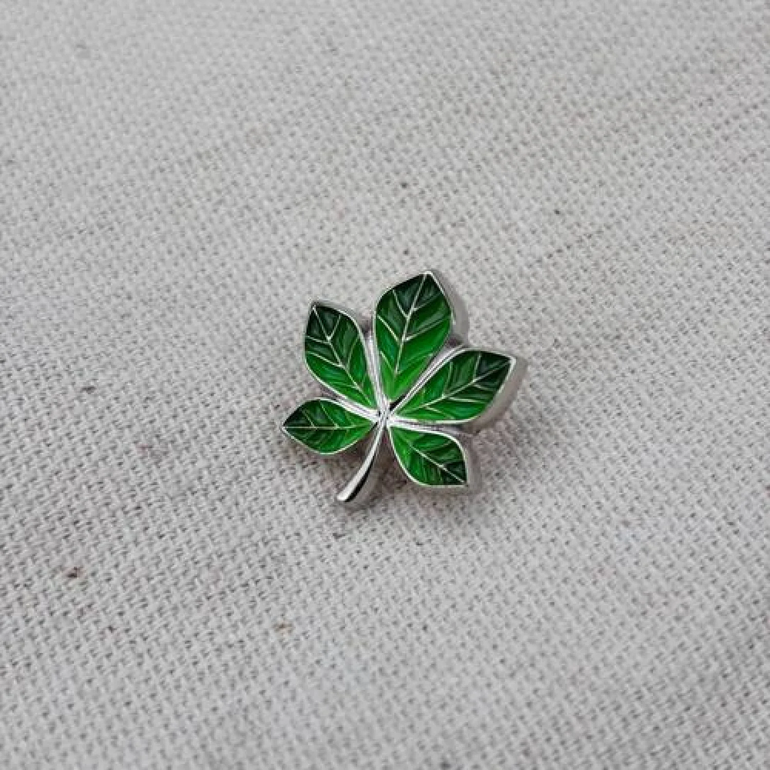 Значок Каштан зеленый под серебро