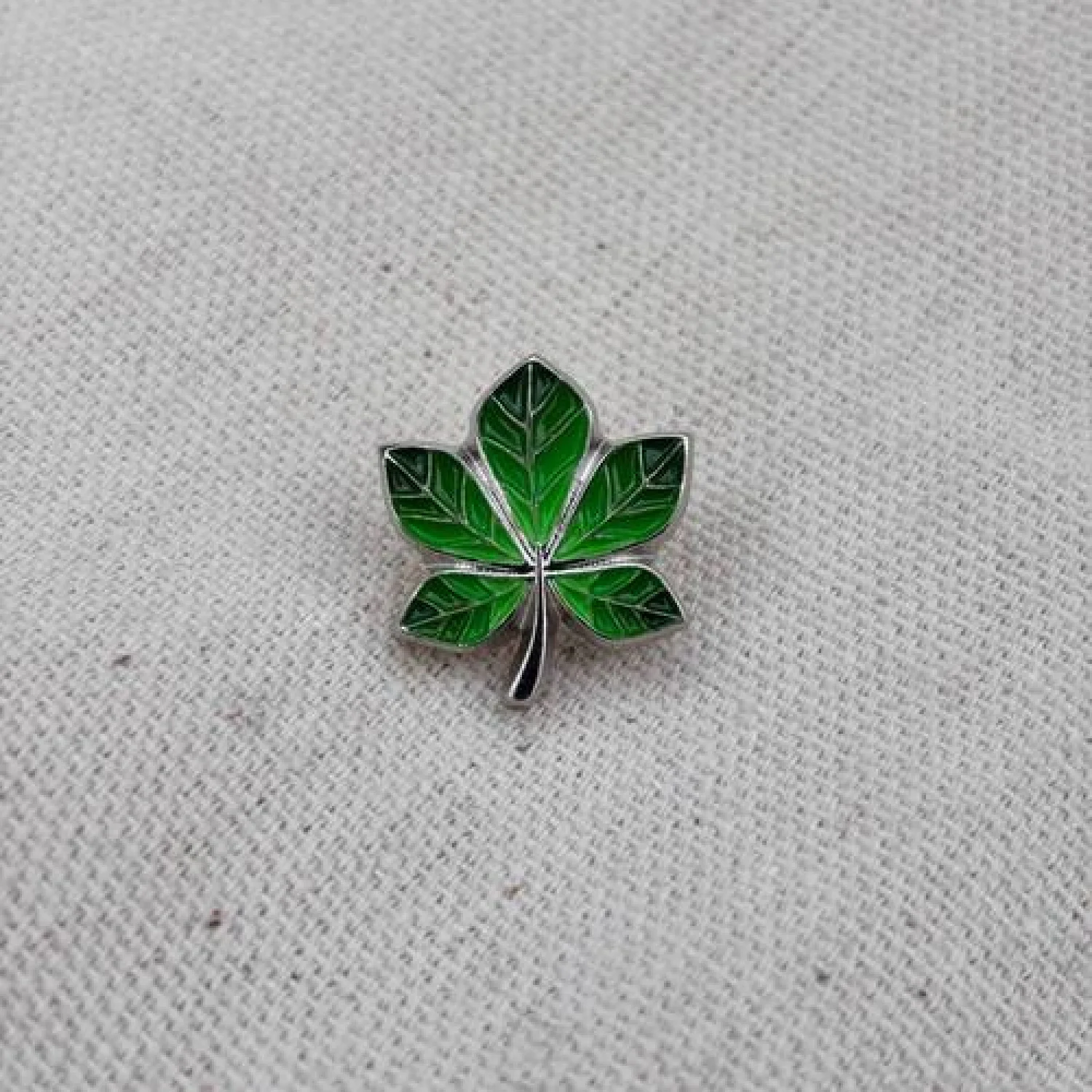 Значок Каштан зеленый под серебро