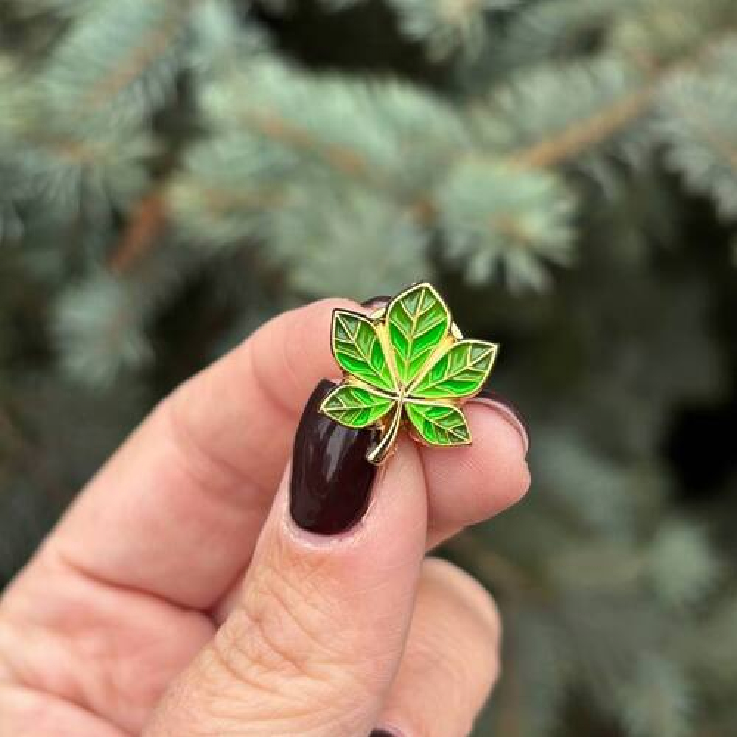 Значок Каштан зеленый позолота