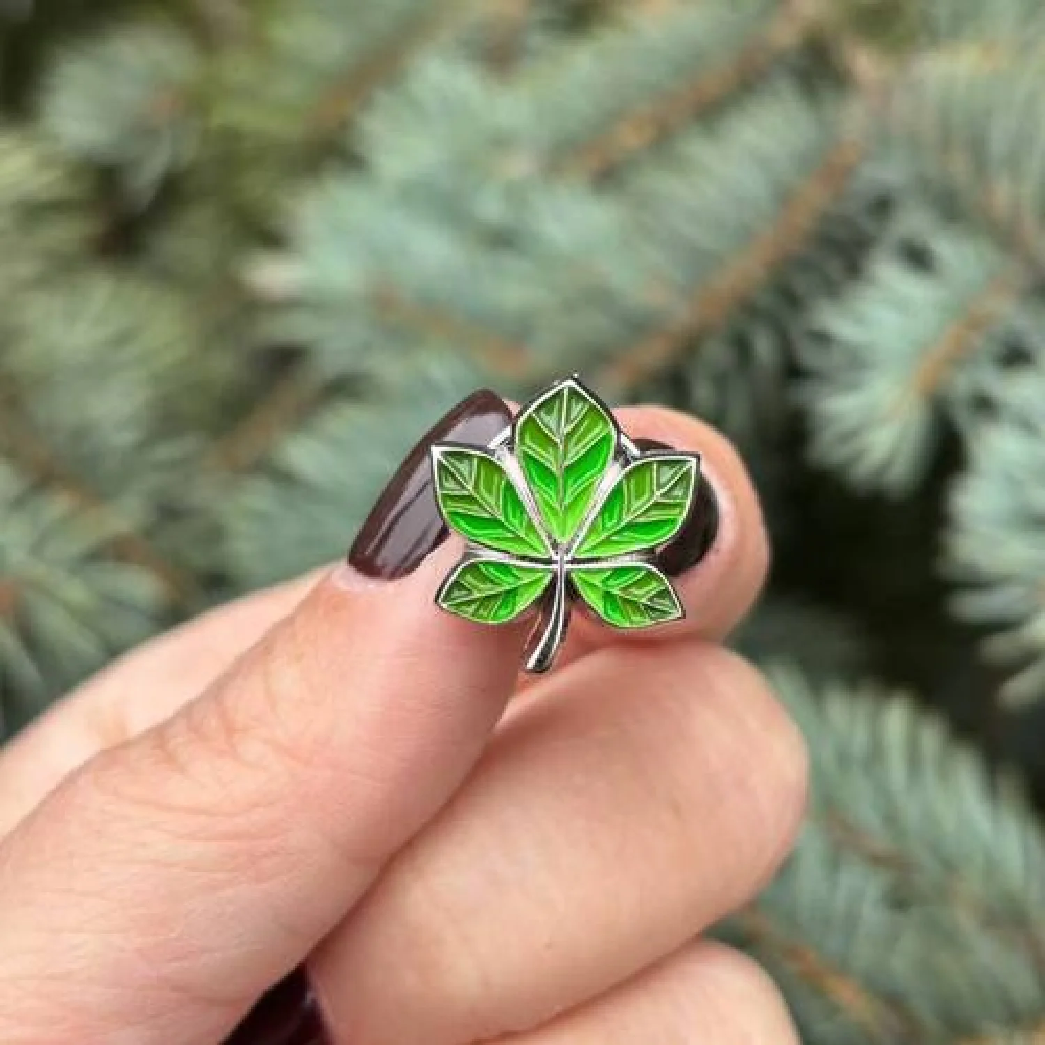 Значок Каштан зеленый под серебро