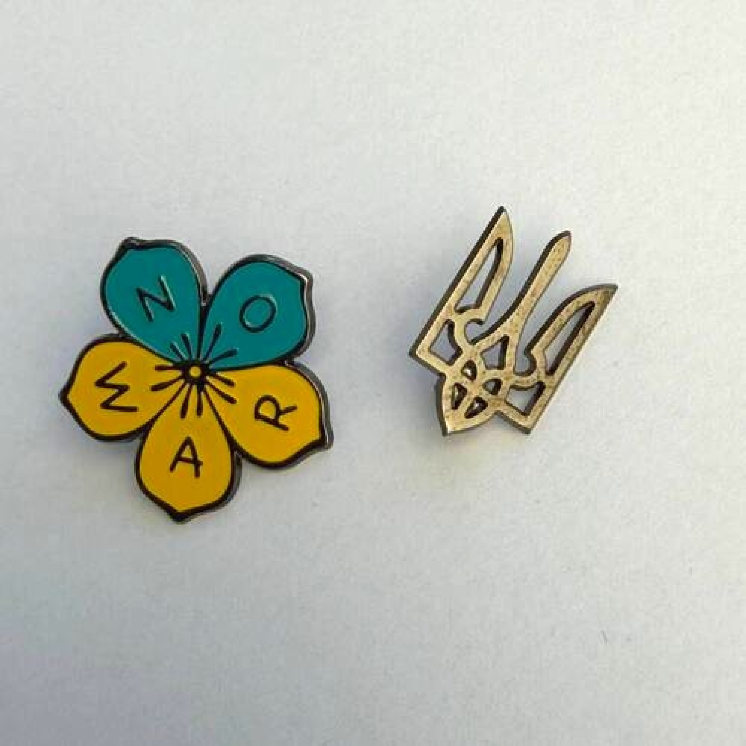 Набір значків No War + Герб України