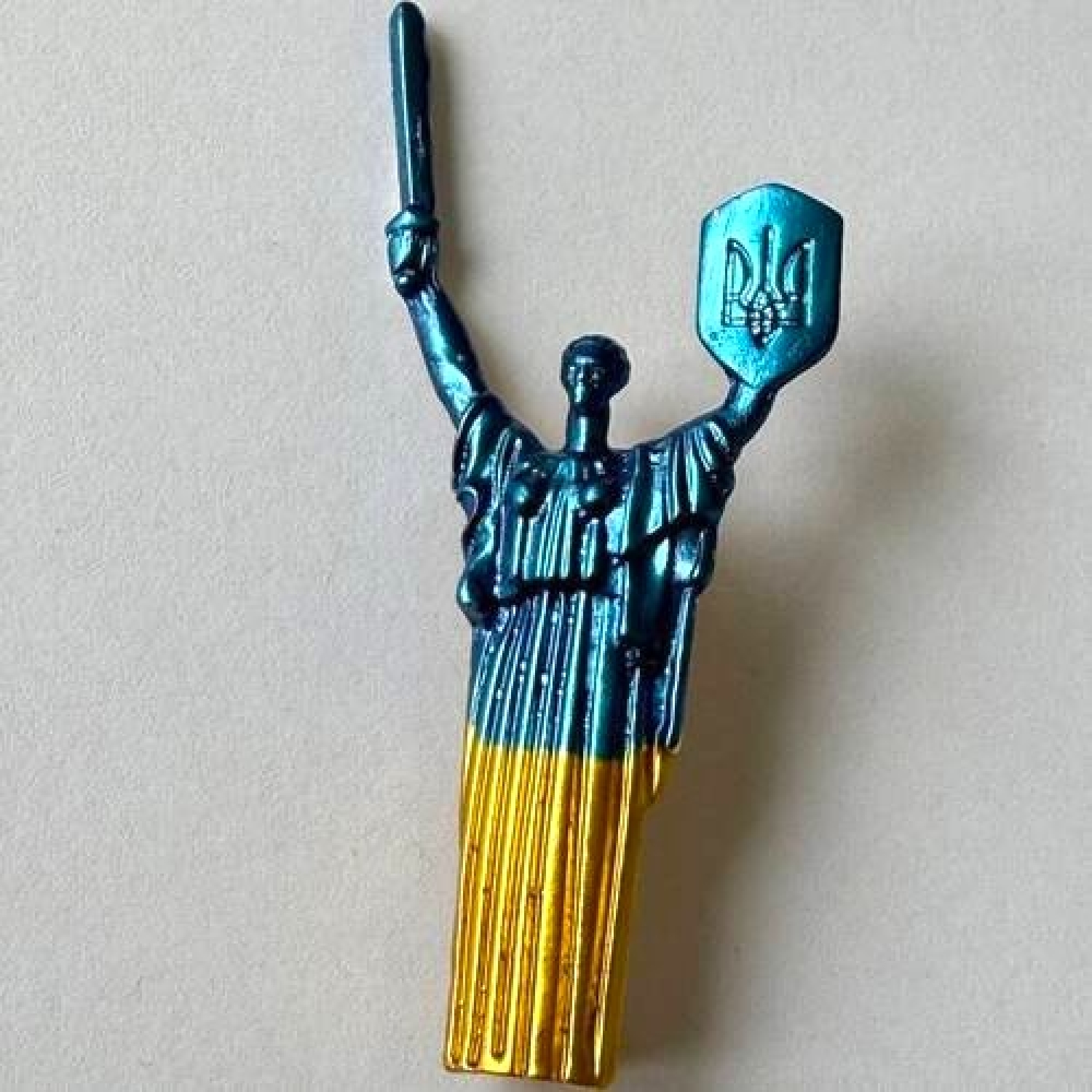 Значок Монумент Родина-Мати синьо-жевтий