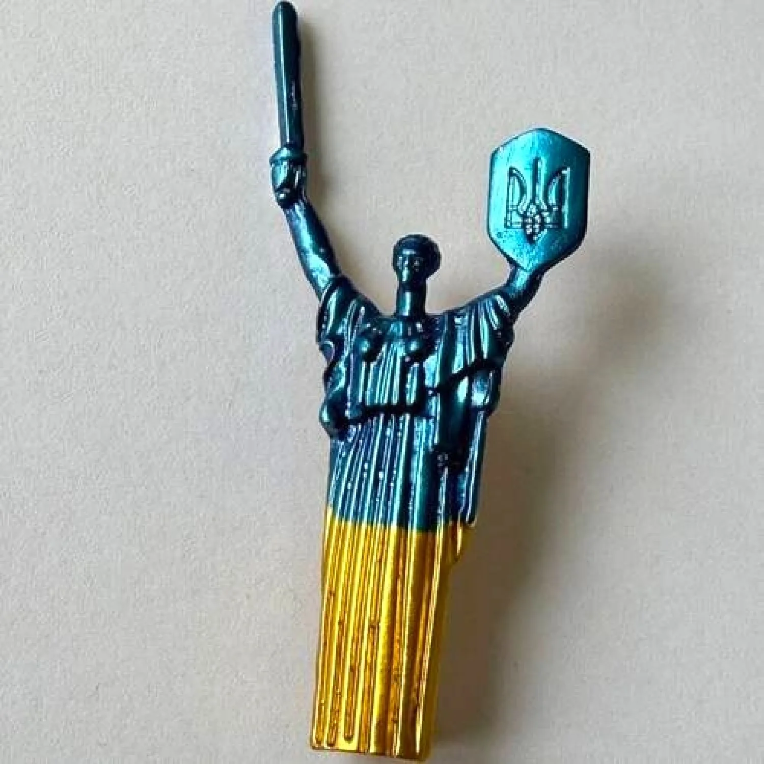 Значок Монумент Родина-Мати синьо-жевтий