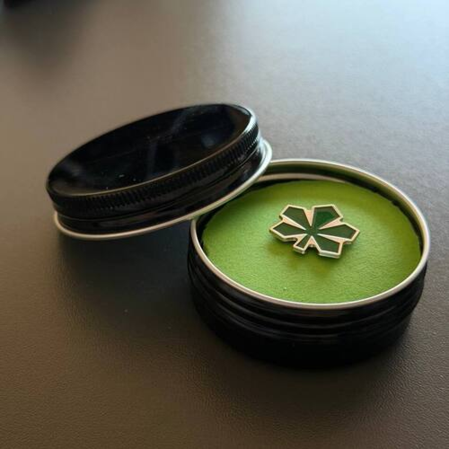 Металлический короб подарочный с гравировкой