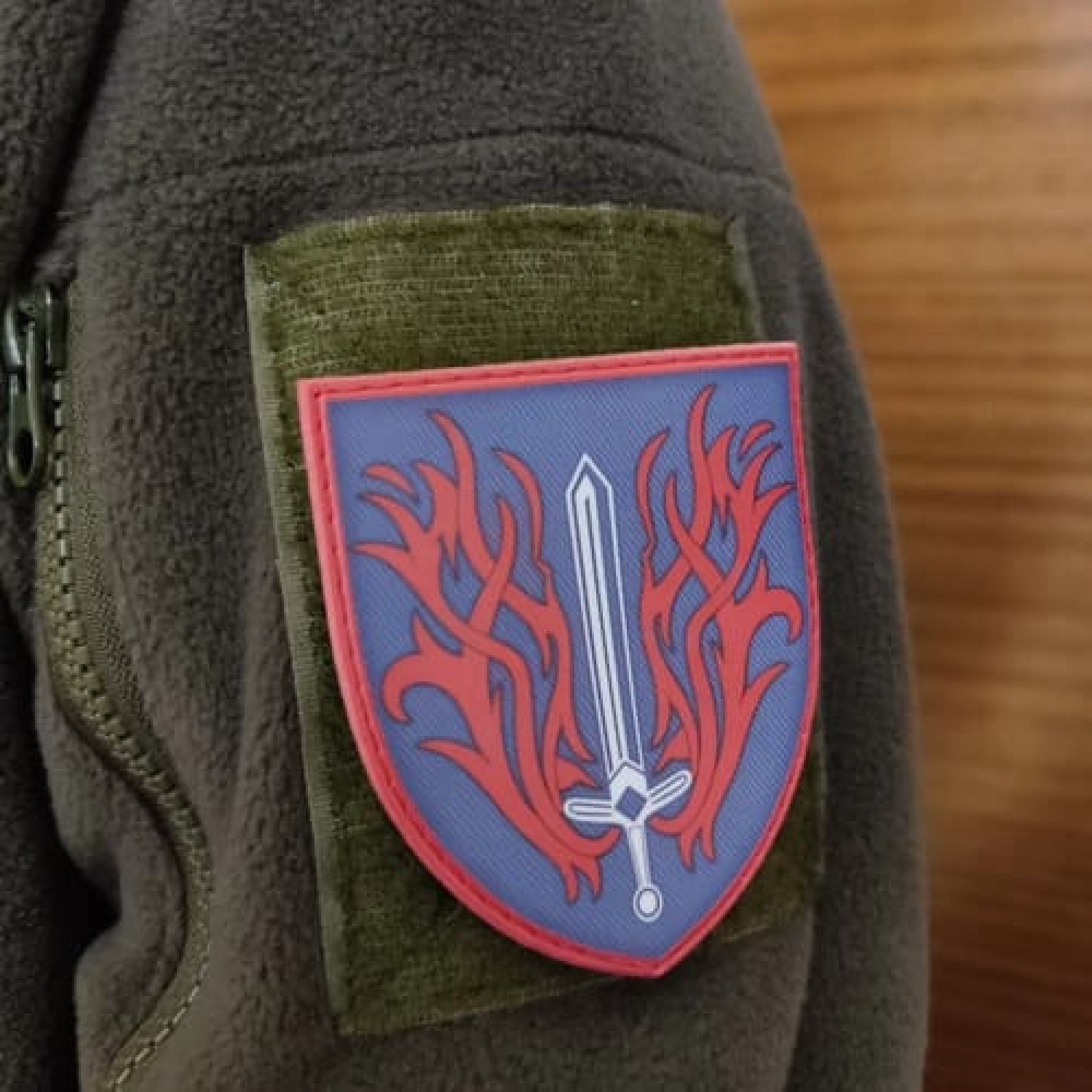 Шеврон Огнем и мечом красно-голубой