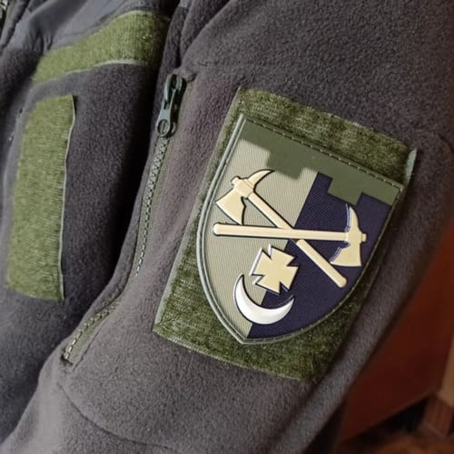 Шеврон ВСУ ТРО А4780 2 топора крест и луна олива