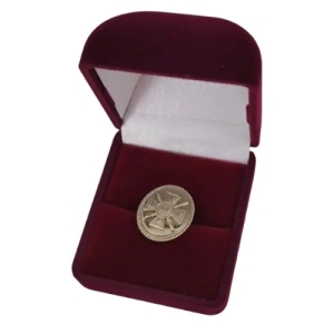 Футляр квадратный для наград, медалей, орденов, монет, значков бордовый бархатный