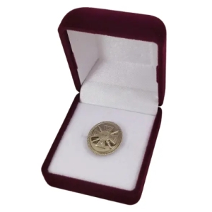 Футляр квадратный для наград, медалей, орденов, монет, значков бордово-белый бархатный