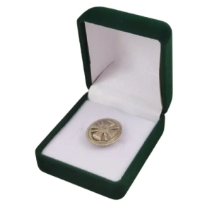 Футляр квадратный для наград, медалей, орденов, монет, значков зелено-белый бархатный