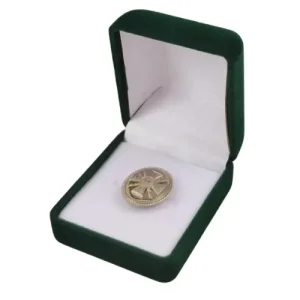 Футляр квадратный для наград, медалей, орденов, монет, значков зелено-белый бархатный