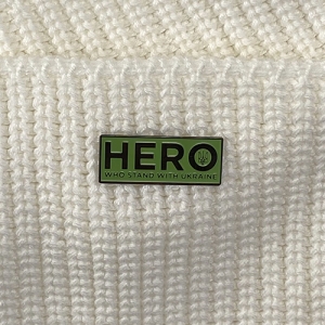 Значок Hero. Who stand with Ukraine
