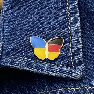 Значок Метелик прапори Україна / Німеччина
