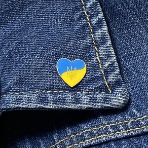 Значок Патриотический Сердце Украины с трезубом (волна)