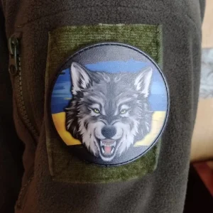 Нашивка Вовк і прапор
