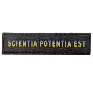 Шеврон Scientia Potentia Est