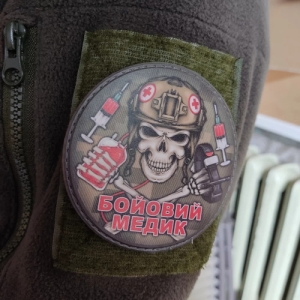 Шеврон боевой медик мультикам круглый