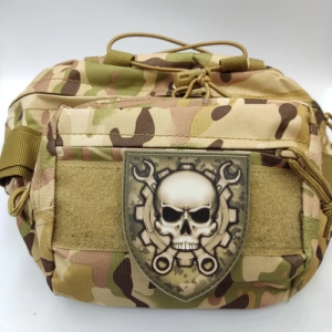 Шеврон череп с ключами пиксель