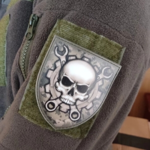 Шеврон череп с ключами пиксель