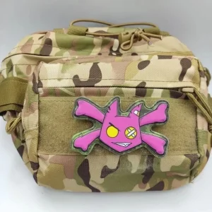 Шеврон Чортеня з кістками бузковий