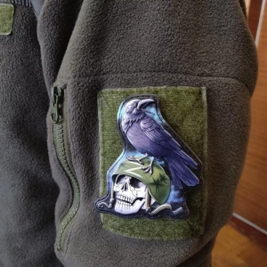 Шеврон Череп і ворон об'ємний