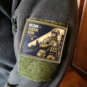 Шеврон Медик також воїн