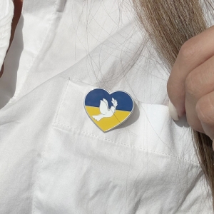 Пин на одежду Сердце голубь