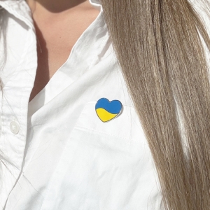 Пін на одяг Велике серце хвиля