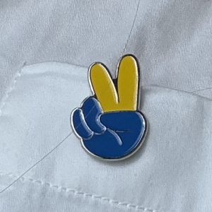 Пін на одяг Рука UA