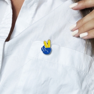 Пін на одяг Рука UA