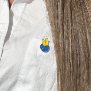 Пін на одяг Рука UA