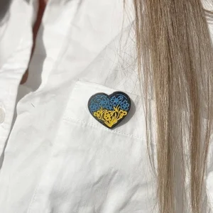 Пін на одяг Серце квіти