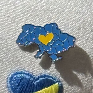 Значок Україна, жовте серце