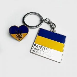 Набір Значок Серце України + Брелок Pantone