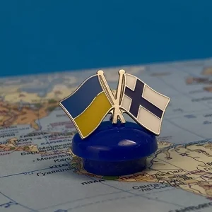 Значок прапори України / Фінляндія