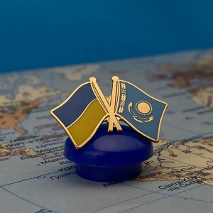 Значок прапори Україна / Казахстан