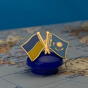 Значок флаги Украина / Казахстан