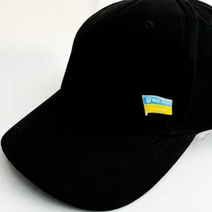 Значок на кнопке на бейсболке Все будет Украина