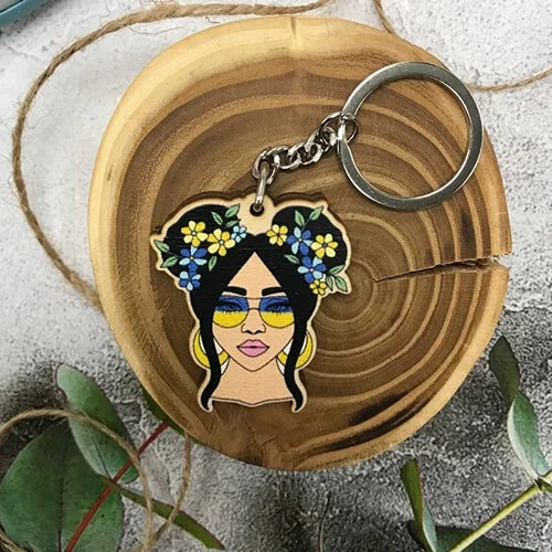 Брелок Девушка брюнетка