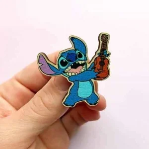 Значок Стіч з гітарою