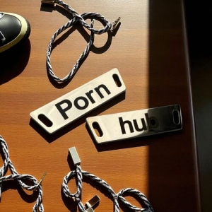 Значок для взуття vShnurok Porn Hub