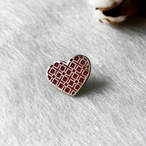 Значок металевий Серце з вишиванки червоний