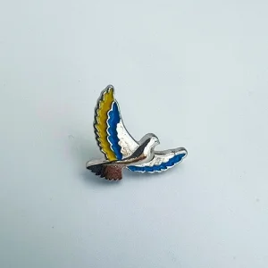 Значок голубя с серебристыми крыльями