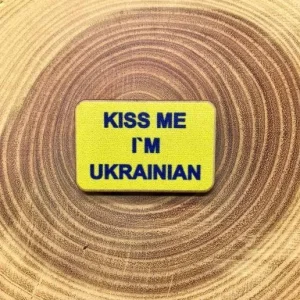 Значок Поцілуй мене, я - Українець