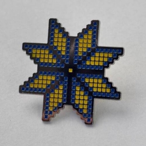 Значок Вышиванка-звезда в этно-стиле желтая