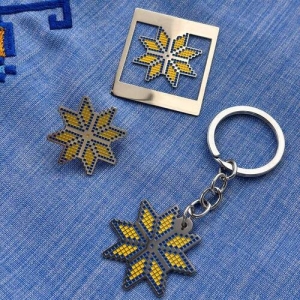Набор значок + брелок + закладка для ежедневника Вышиванка-Звезда в этно-стиле желтый